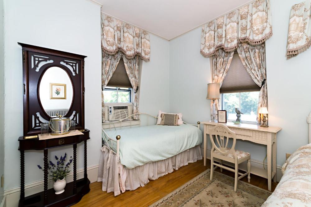 Vivienne Room interior
